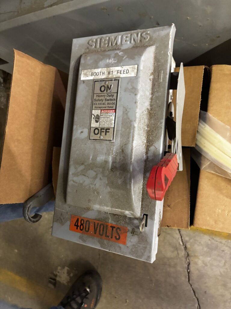 Siemens HF361 30A 600V 3-Pole Fusible Heavy Duty Safety Switch — NEMA 1