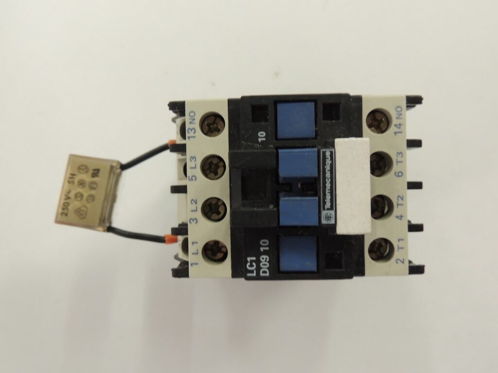 Telemecanique LC1-D0910 Contactor — 9A, 3-Pole, 25A Thermal — Pair